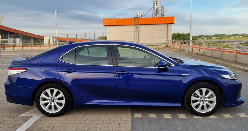Toyota Camry cena 100400 przebieg: 106800, rok produkcji 2019 z Warszawa małe 352